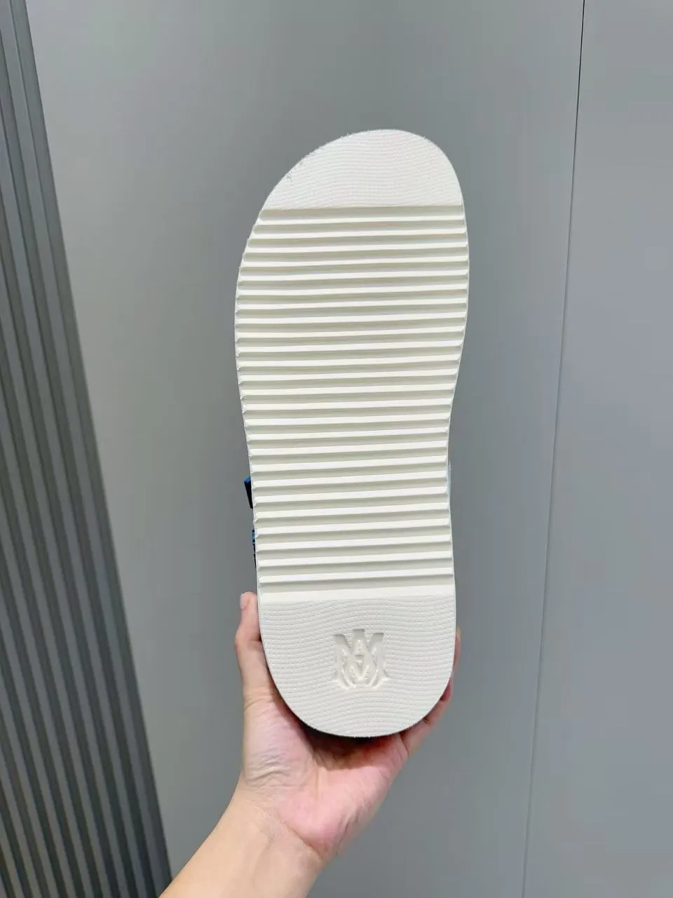 [AMIRI*AMIRI] P:500💰 Size: 39-45 Official website new original version 1:1 AMIRI*AMIRI classic men's sandals, high-end boutique, original material, TPU foam bottom, fine workmanship, casual, loose and comfortable, a must-have in summer.